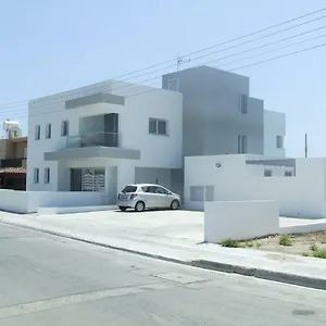 Tico Court Perivolia